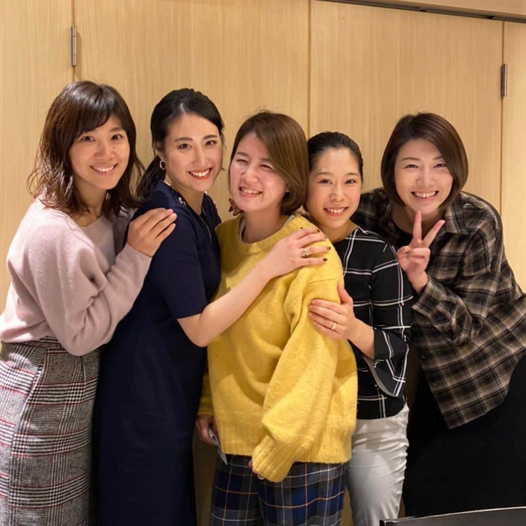 潮田玲子さんのインスタグラム写真 - (潮田玲子Instagram)「新年会という名の女子会😍🙌 あー楽しかった💓🥰 #新年会 #女子アスリート仲間 #スポーツ好き🤣☝️ #みんな明るくて #楽しいね」1月20日 14時47分 - reikoshiota_official