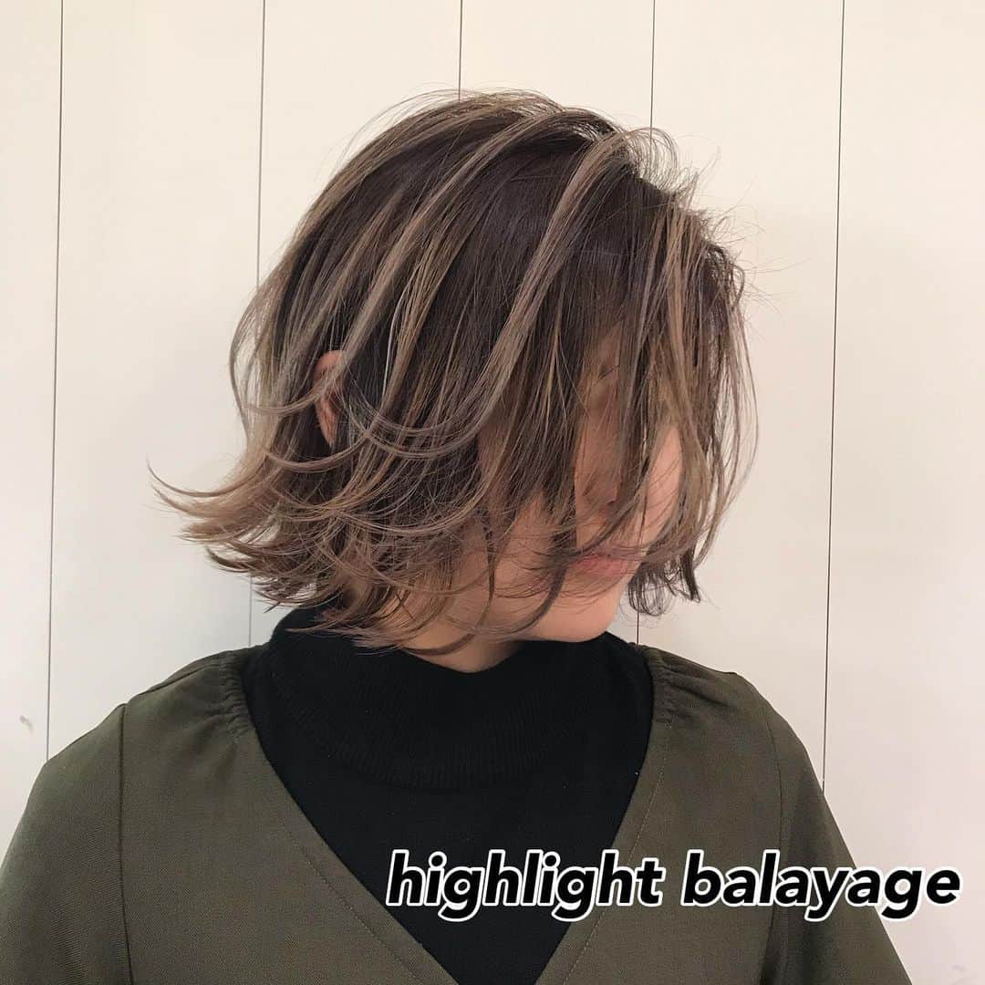 のインスタグラム：「新色 iNOA High Lift . . ハイライトバレイヤージュ ◉イノアオイルカラー @lorealpro . . #オイルグロス発色 #オイルカラー革命 #ロレアルプロ #lorealpro . . 1.  全く新しいダメージレス体験：ロレアルの世界特許であるODSテクノロジー（オイル・デリバリー・システム）によって、 従来のカラー剤に比べほとんどキューティクルを開かずとも染毛が可能なため、施術後及び繰り返してiNOAで染めた場合は圧倒的にダメージが軽減されています 2.  オイルグロス発色：奥深い色味ながら透明感もあり、なんといってもオイル約60%（通常カラー剤であれば数%）が可能にする別次元のグロス感（ツヤ）です 3.  刺激臭なし　：アンモニア無配合のため、施術時のツンとした刺激臭が一切しません。カラーでは当たり前だと諦めていたあの不快感がありません。 . . ◉ケラスターゼトリートメント @kerastase_official  マジックナイトセラム . .  @album_hair  @nobuhair 担当プロデューサーNOBU ALBUM新宿NEＷ OPEN★ NET予約は、プロフィールのURLから^ ^ 東京都新宿区新宿３-28-11 市嶋第三ビル4F」