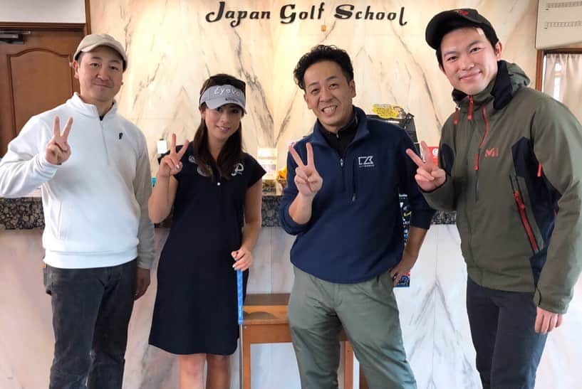 青木茉里奈さんのインスタグラム写真 - (青木茉里奈Instagram)「今日は、千葉県にあるジャパンゴルフスクールさんにて、撮影をして来ました( ^ω^ )⛳️🍂 ずっと行きたいと思っていた練習場のうちの一つで、今回最新の機械が導入になりまして、そのPV撮影でした✨外のミニコースも、グリーンも綺麗でアプローチとバンカーも本番のコースの様に練習が出来て、練習場内にジムもあって、本当に素晴らしい環境でした✨インターから近いのも嬉しい🙏🏻✨ PVの仕上がりも楽しみです🧡とても楽しい撮影でした🎥ありがとうございました(≧∀≦) 詳細はまた後日告知致します＾＾📝 ・ ・ ・ #golf #pv #撮影 #千葉県 #練習場 #ジャパンゴルフスクール #ありがとうございました #感謝」1月20日 14時54分 - marinaaoki28