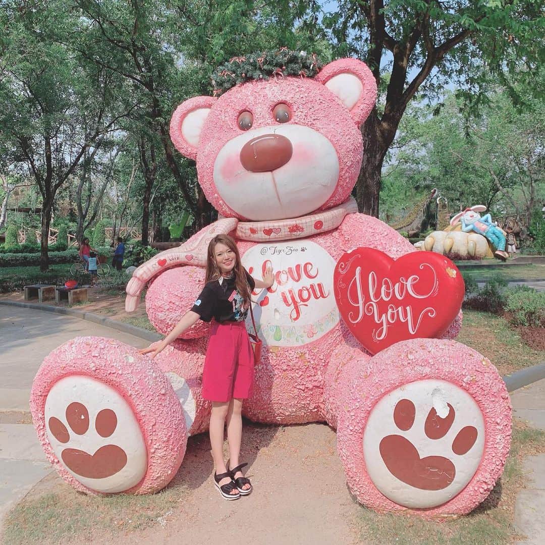 綾野ゆりかのインスタグラム：「東京中央美容外科堺院(@tcbsakai @tcbhayashi ) でお顔のリフトアップソノクイーンHIFUを 受けてから1ヶ月が経過しました✨ before.afterのお写真見てもわかるんだけど たるみが引き上がって輪郭がスッキリしました🥰 私のインスタを見て下さった方にいいことがあるみたい！詳しくはクリニックに聞いてみてね！！💗 * * #リフトアップならtcb東京中央美容外科 #美容整形ならtcb東京中央美容外科 #東京中央美容外科 #tcb #美容外科 #東京中央美容外科堺院 #堺 #堺東 #大阪 #林弘樹先生 #ソノクイーン #hifu #東京中央美容外科 ハイフ #リフトアップ #pr」