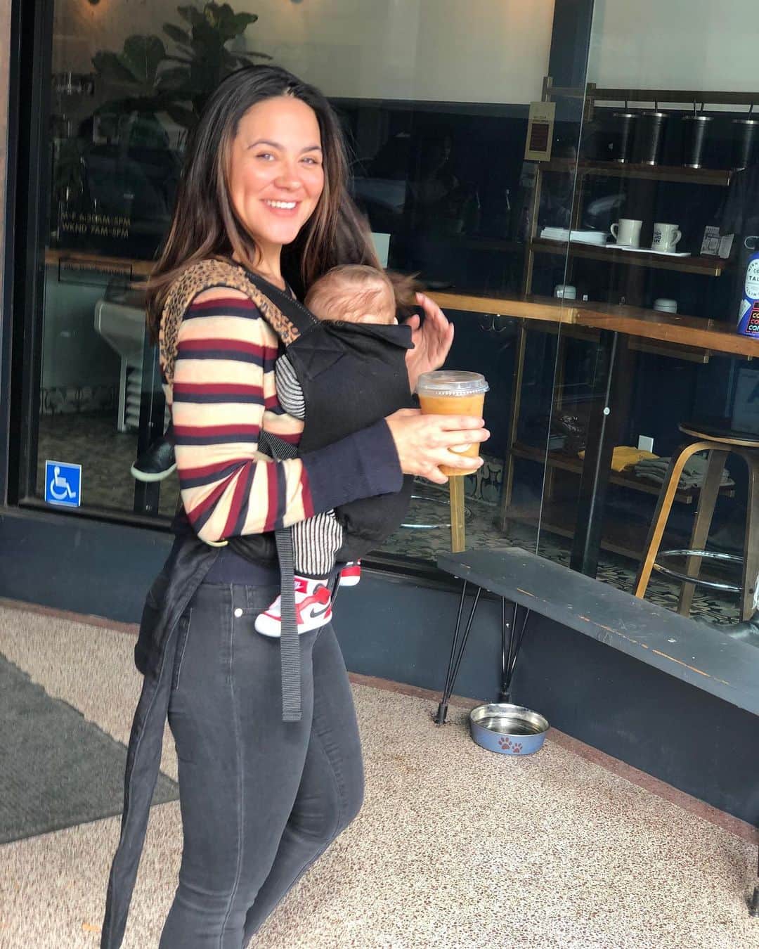 カミーユ・グアティのインスタグラム：「The new #sundayfunday. Enjoying some me time while Morrison sleeps.」