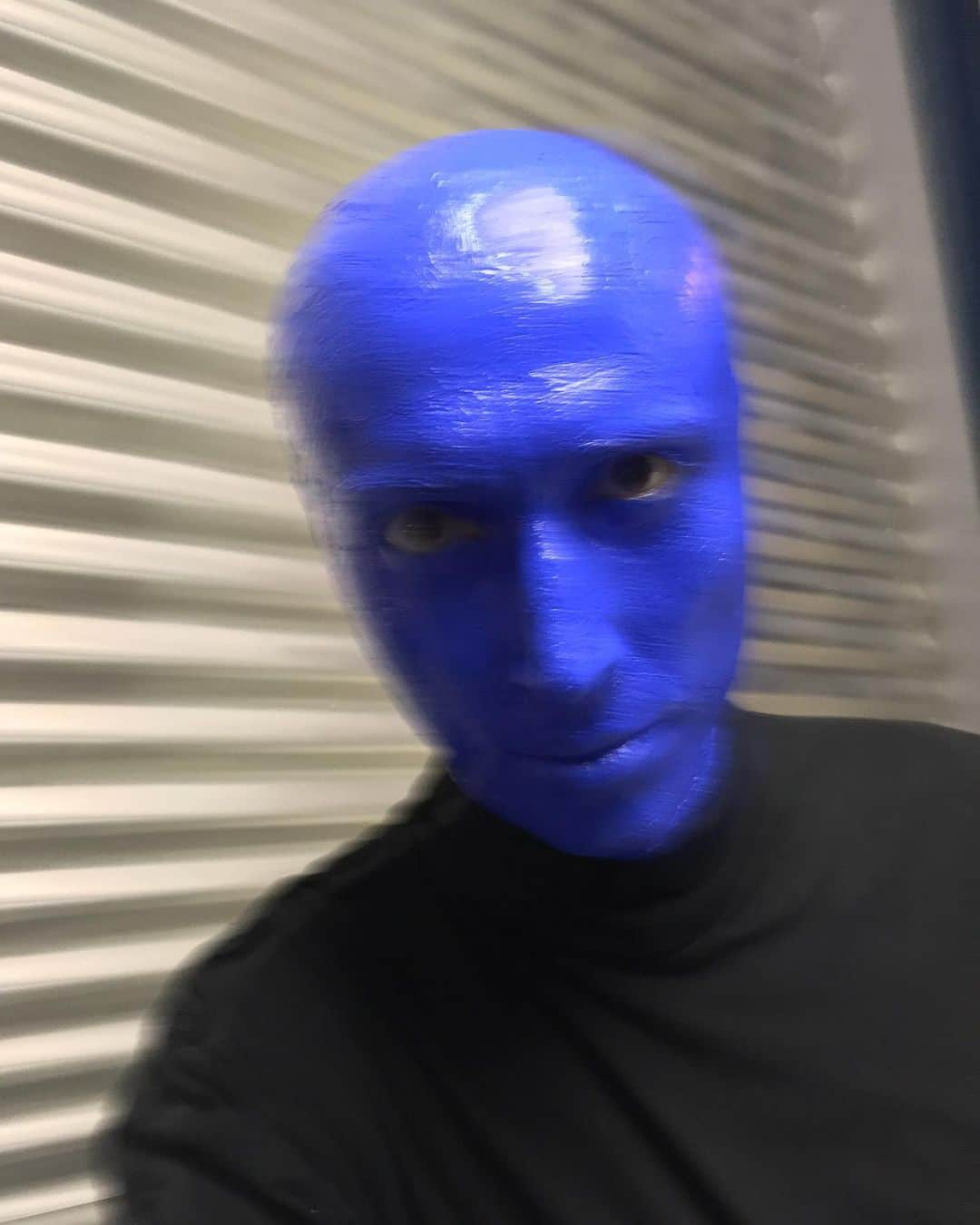 ジョーダン・ウッズ=ロビンソンさんのインスタグラム写真 - (ジョーダン・ウッズ=ロビンソンInstagram)「As I reflect on my last 13 years with Blue Man Group, many memories come to mind.  My first audition which involved skipping class and getting to stand on the NY stage. My callback, which involved wrestling like a dog and dancing around like a color. Blisters and calluses and more blisters. Drumming in a Chicago blizzard. Landing in 85° Las Vegas weather still wearing a winter coat. Hiking through Redrock Canyon. Sleeping in till 3 PM then partying with a new group of people every night. Water volleyball tournaments at magicians’ homes. Playing Xbox in a room made entirely of a large couch. Driving cross country solo and riding a roller coaster as soon as I got out of the car. Late night jam sessions. Songs on Sunday. Giving my future wife a blue kiss. Our first dog. Our first house. Our second dog. Our wedding. Living on a cruise ship. Sunday lunches with my wife. Traveling in Europe with my wife. Biking around the Bahamas. Scooters in Honduras. A show refresh. Our first kid. The Walking Dead. Our second kid. Grad school. Book From Tape. And now, my last day. Proud moments, sad moments, frustrated moments, healing moments, damning moments, life.  14 years ago, Blue Man Group was my dream job. My college teachers asked me what my goals were after college and I said I was going to be a Blue Man. They tried to dissuade me from locking into just one idea but I was (and am) stubborn in my beliefs. 3 weeks after graduating, I was in training and the rest is a series of memories.  To everyone with whom I’ve crossed paths these last 13 years as a part of this show, thank you. It’s been a hell of a ride. -J #FollowYourCuriosity」1月20日 6時29分 - jwoodsrobinson