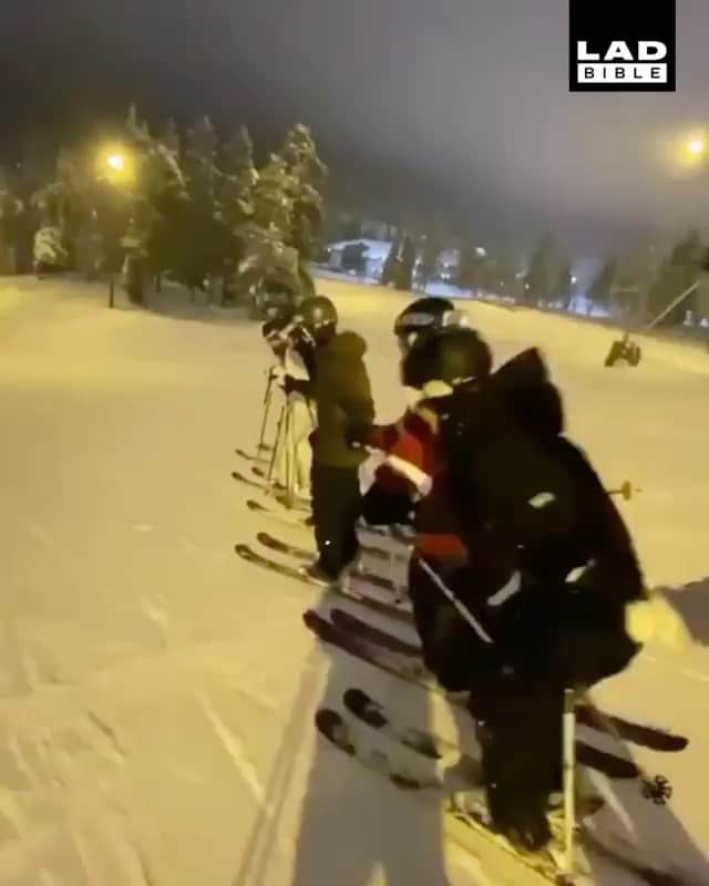 BeStylishのインスタグラム：「This is absolute winter group goals ⛷👏 (@jonsallinen) Credit: @ladbible  _ . . . #bestylish #funny #winter #sport #goals #wintersport」