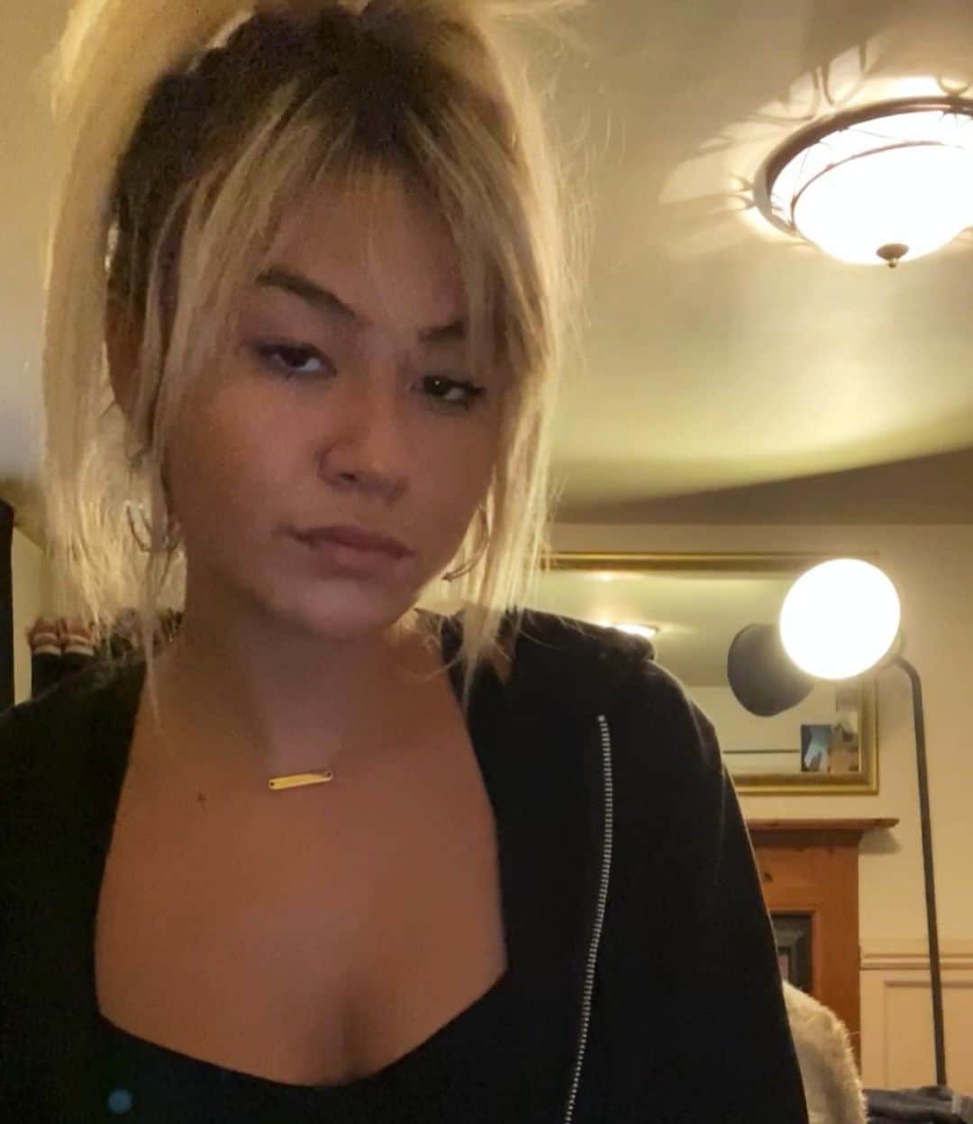 Mali-Koa Hoodのインスタグラム：「SWIPE for singing. I’ve updated my most recents playlist for you guys over on @spotify - link in stories! Featuring some of the songs that kept me entertained over the holidays. Something beautiful about the longing and heartbreak in the @jpsaxe julia song “If the world was ending” - also on my list. Be sure to subscribe and listen, please also share any good music below I may have missed! X」