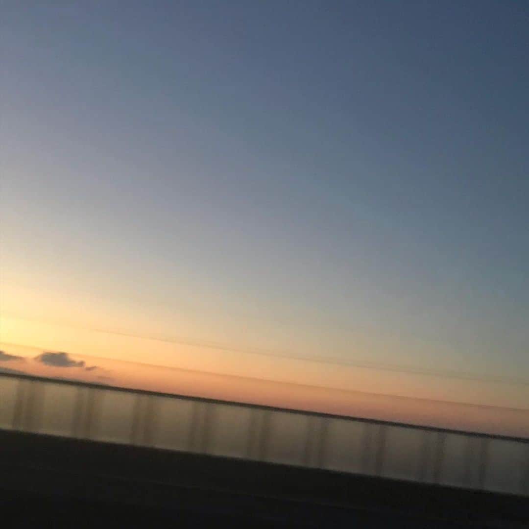 政宗さんのインスタグラム写真 - (政宗Instagram)「‪#綺麗な朝焼け‬ ‪こんな #綺麗な朝焼け 見るのいつ朝帰りした時以来だ？！‬ ‪東京までもう少し　もうひと眠りしょっと‬」1月20日 6時51分 - masamune___date