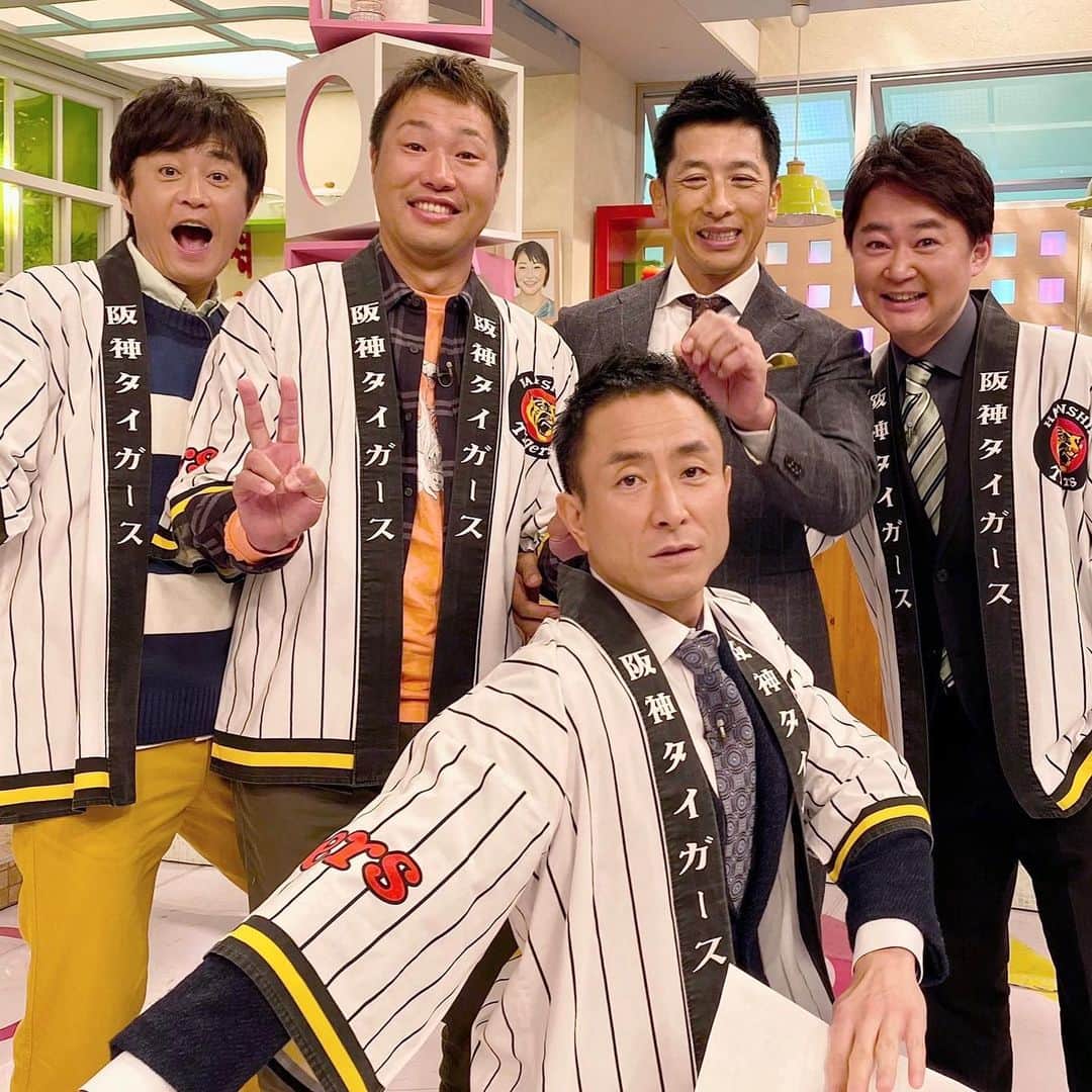 のインスタグラム：「矢野さん来てくれた❣️ #矢野燿大  #矢野監督 #阪神タイガース #おは朝 #おはよう朝日です #hanshin #tigers #hanshintigers  #山岸久朗 #山岸弁護士」