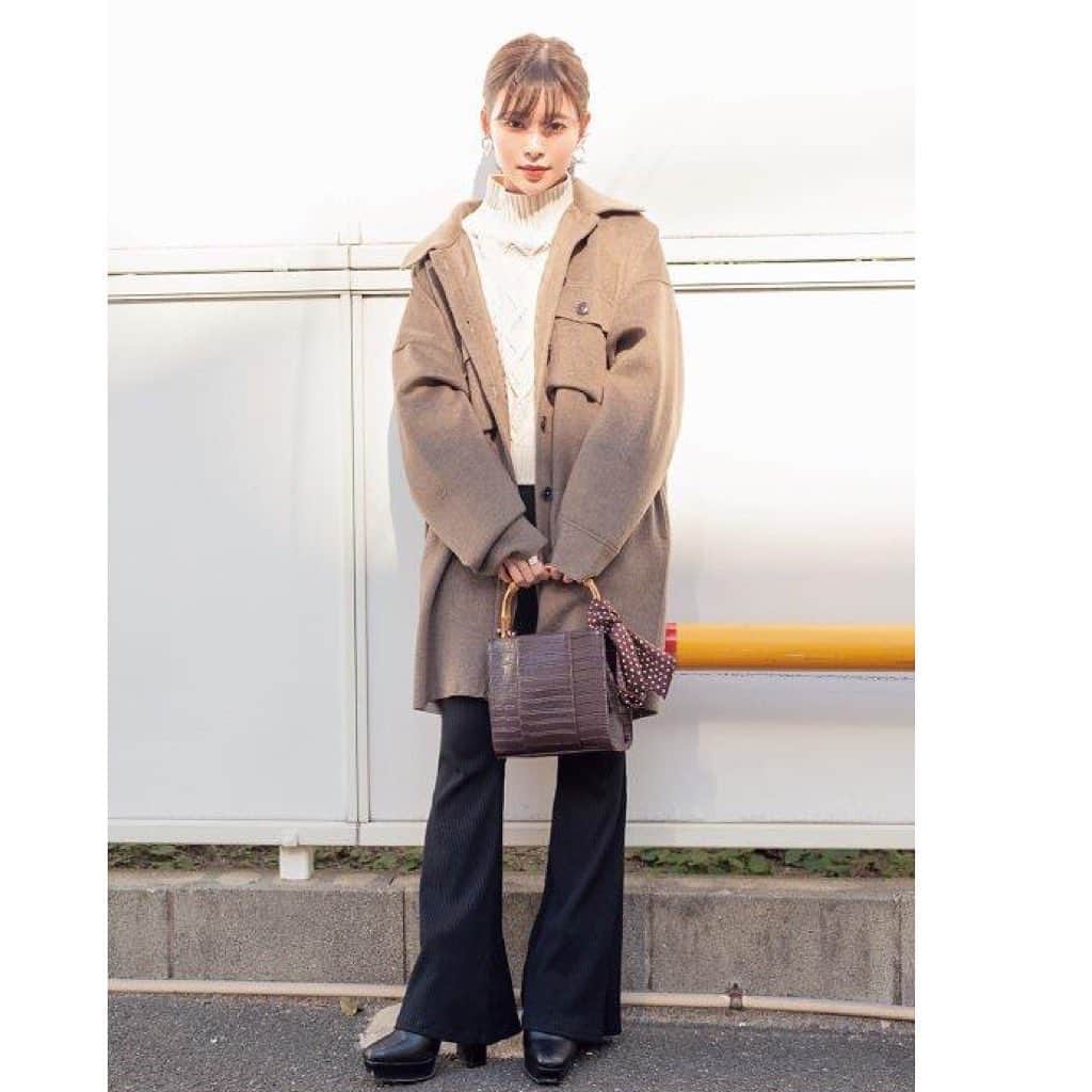 JJさんのインスタグラム写真 - (JJInstagram)「【学生スタッフが選んだJJで見つけた本当に着たいコーデ59】﻿ ﻿ 今回はJJ2号からJJ学生ライター朝田帆香さんが注目した、諏訪愛理（ @___ai.13 ）さんのスタイルをご紹介😊﻿ ﻿ 「大振りピアスとタートルネックの組み合わせが素敵」とコメントをくれました💕﻿ ﻿ アウター→JEANASIS﻿ トップス→JEANASIS﻿ パンツ→EVRIS﻿ シューズ→RANDA﻿ バッグ→who's who Chico﻿ ﻿ JJ2月号「みんなの一押しアウター選手権！」（P.112）に掲載のコーデです。詳しくは誌面をCHECKしてね♡  #JJmag  #JJ2月号  #アウター #アウターコーデ #冬服 #冬服コーデ #防寒 #jeanasis  #jeanasisコーデ  #evris  #evrisコーデ  #randa  #whoswhochico  #ニット #ニットコーデ」1月20日 8時00分 - jj_official_jj