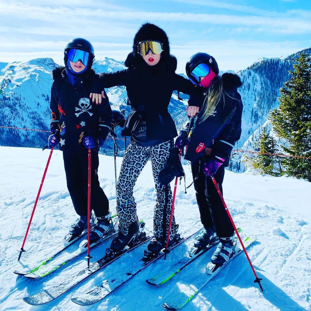 B. Akerlundさんのインスタグラム写真 - (B. AkerlundInstagram)「My favorite pastime 🎿 ...... with my favorite people #akerlundtwins 👯」1月20日 8時14分 - bcompleted
