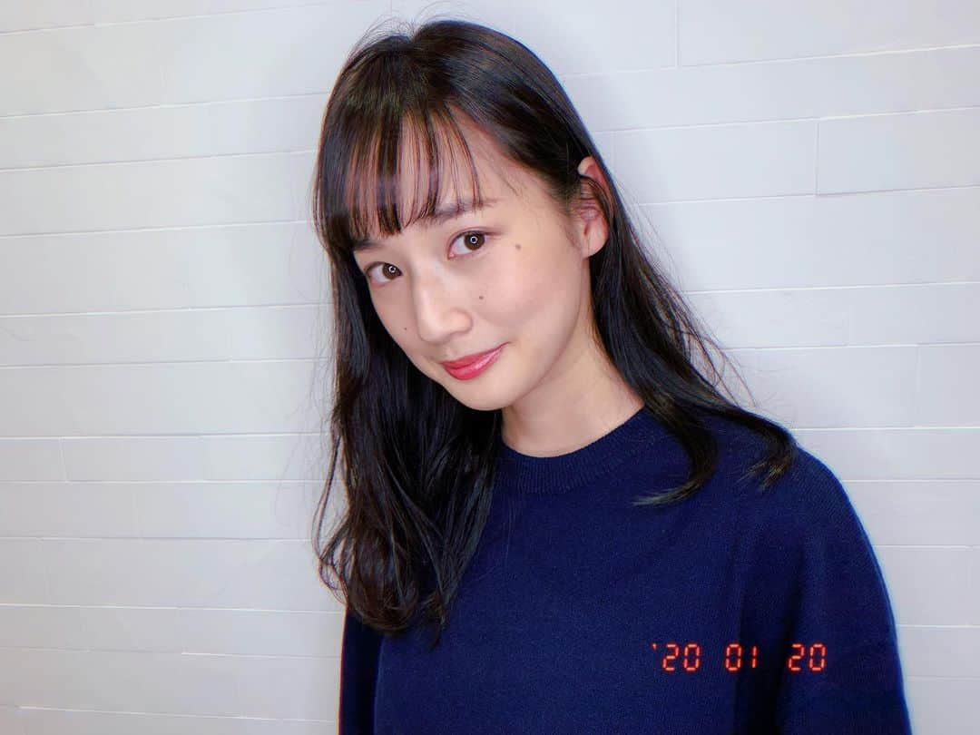 高嶋香帆のインスタグラム：「28歳になりました💁‍♀️ . あっという間に時間が流れていくなぁ！ 27歳からのこの一年は特に早かった気がします。 .  立派な大人の年齢なのに、理想とはかけ離れていて、出来ることよりも出来ないことの多さに焦ってしまう日々だけど😨 . 20代っていう貴重な時間を、楽しむ余裕も持ちなさいって、 振り返った時に思いそうだから、適度にゆるく😊 . 皆様も自分を大切にしてあげて下さいね！💕 . 素敵な１日になりますように🥰」