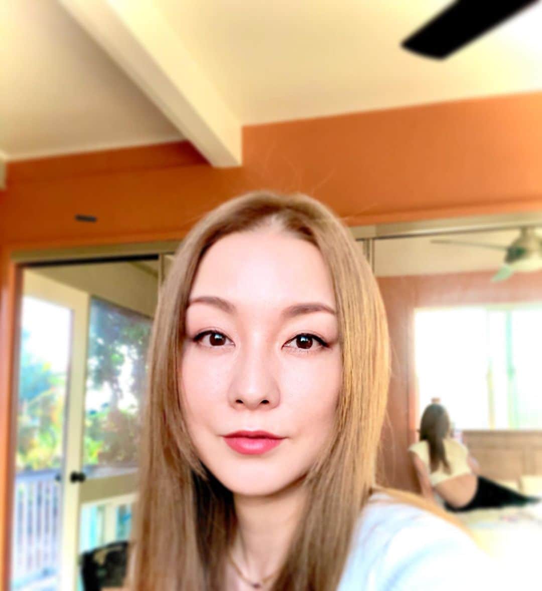 のインスタグラム：「2020✨金髪はじめました  #2020#haircolor#newhairstyle#japaneseactor#金髪#女優#ファイバープレックス#ブリーチ#カラー#アホ毛 #人生楽しんだもん勝ち#やりたいことリスト」