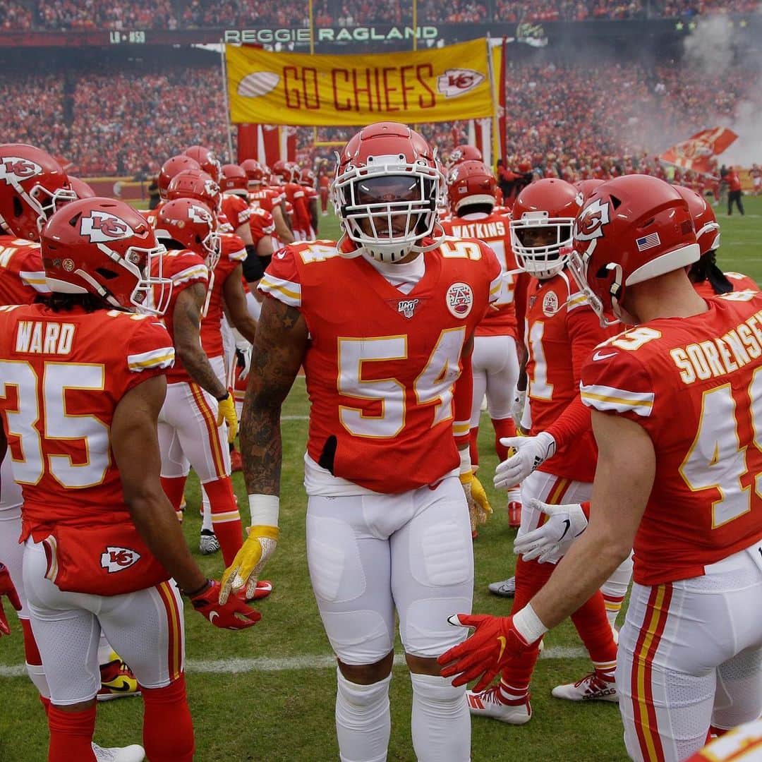 OAKLEYのインスタグラム：「See you in Miami. 🌴 @chiefs #ChiefsKingdom #OakleyPrizm #OneObsession ‪#SuperBowlLIV ‬」