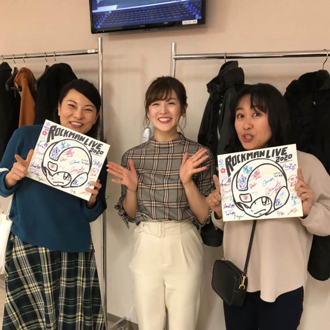 中村秀香のインスタグラム：「#ロックマンライブ2020 .  #ロックマン のゲームサウンドを楽しめるこのイベント！ 司会を担当させて頂きました🙇‍♀️ .  スペシャルゲストとして、 アニメ #ロックマンエグゼ の声優を担当されていた .  #光熱斗 役の #比嘉久美子さん #ロックマン 役の #木村亜希子 さん！！！ .  #ロックマンエグゼ 世代の私としては、夢のような時間でした！😭✨」