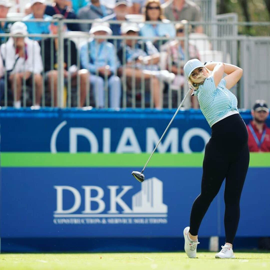 ブレア・オニールさんのインスタグラム写真 - (ブレア・オニールInstagram)「We did it! 🤰🏼🏌🏼‍♀️⛳️✅ 🙌🏼Finished 6th place in the Celebrity division of #DiamondLPGA I am sooo tired but couldn’t be happier & prouder to have this experience💙 This week was a victory... I really didn’t know what to expect.  Thanks to all who came out and those that sent kind messages❣️ • • #6monthspregnant #28weeks #golftournament #top10 #lpga #familytime」1月20日 9時02分 - blaironealgolf