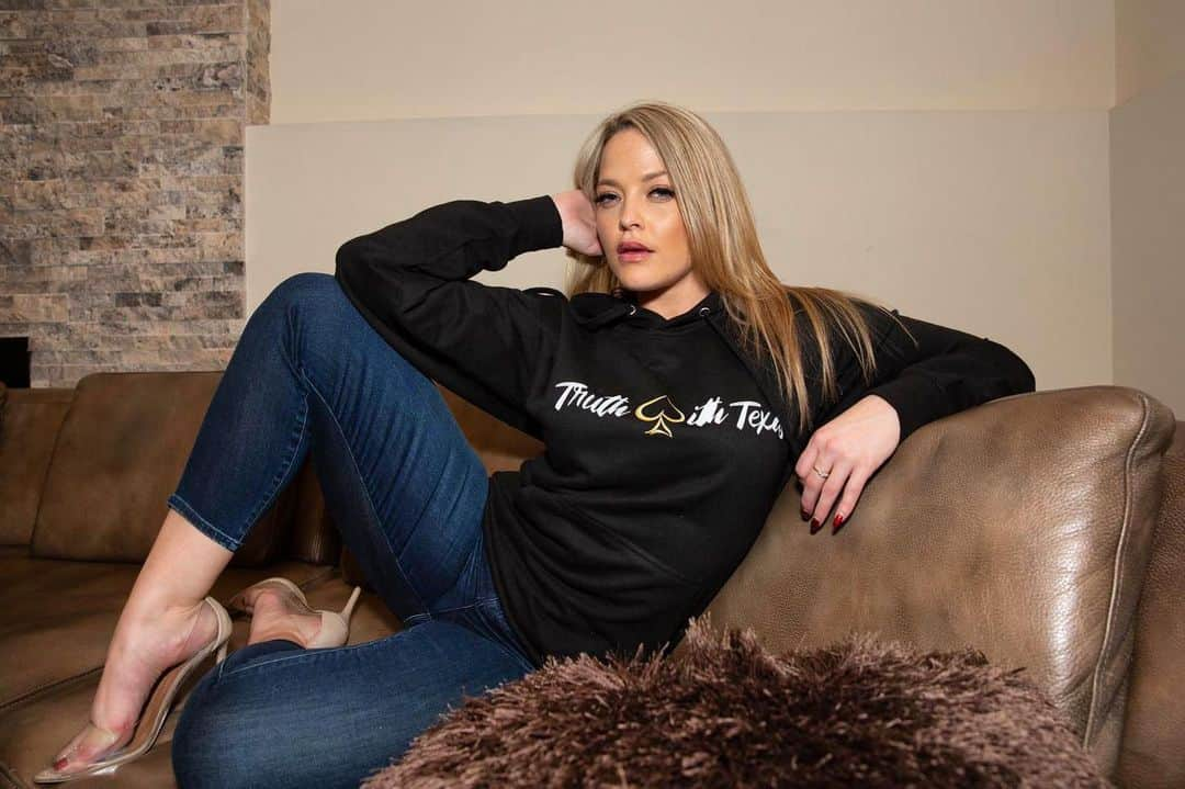 アレクシス・テキサスさんのインスタグラム写真 - (アレクシス・テキサスInstagram)「Click My Merch Link In My Bio To Purchase @privatetalkmerch TeamTexass Support Your Fav Big Booty & Get Yours Today 😻」1月20日 9時17分 - whitegirlpoliticking