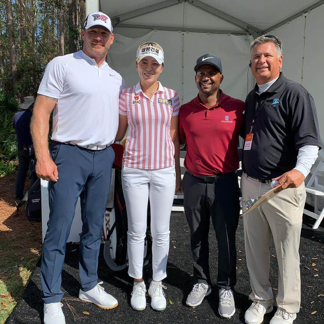 ハー・ミジョンさんのインスタグラム写真 - (ハー・ミジョンInstagram)「It was so much fun to play with all the celebrities last 4days🤩  Huge thanks to @diamondresorts and Four Seasons Golf Sports Club Orlando gave me opportunity to play wonderful tournament and also thanks to all the volunteers and fans👍 I already look forward to coming back next year🙈  #diamondresortstournamentofchampions #complete」1月20日 9時49分 - mi_jung1205