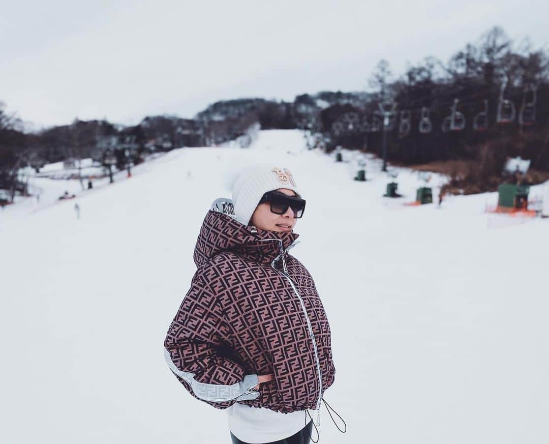 Syahriniさんのインスタグラム写真 - (SyahriniInstagram)「• MOUNTAIN LYFE ! ... Menunggu Salju Yang Tak Kunjung Datang !  ________________SYR______________  #PrincesSyahrini #Japan_January2020」1月20日 9時50分 - princessyahrini