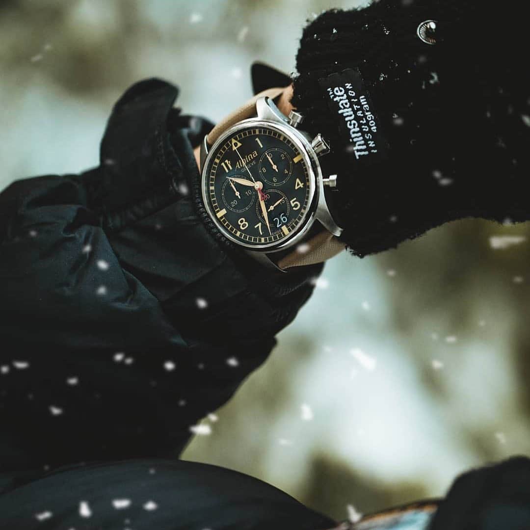 Alpina Watches Japanさんのインスタグラム写真 - (Alpina Watches JapanInstagram)「ㅤㅤ 無骨な魅力のクロノグラフは、冬のクライマーやスキーヤーにお似合い ㅤㅤ 《スタータイマー パイロット ビッグデイト クロノグラフ》 AL-372BGR4S6 ㅤㅤ #Alpina #AlpinaWatchesJapan #swissmade #swisswatch #watch #wristwatch #sportwatch #outdoor #startimer #pilot #bigdate #quartz #10atm #LeatherStrap #アルピナ #アルピナウォッチ #スイス時計 #時計 #腕時計 #スポーツウォッチ #アウトドア #スタータイマー #パイロット #ビッグデイト #クォーツ #10気圧防水 #レザーストラップ」1月20日 10時16分 - alpinawatchesjapan
