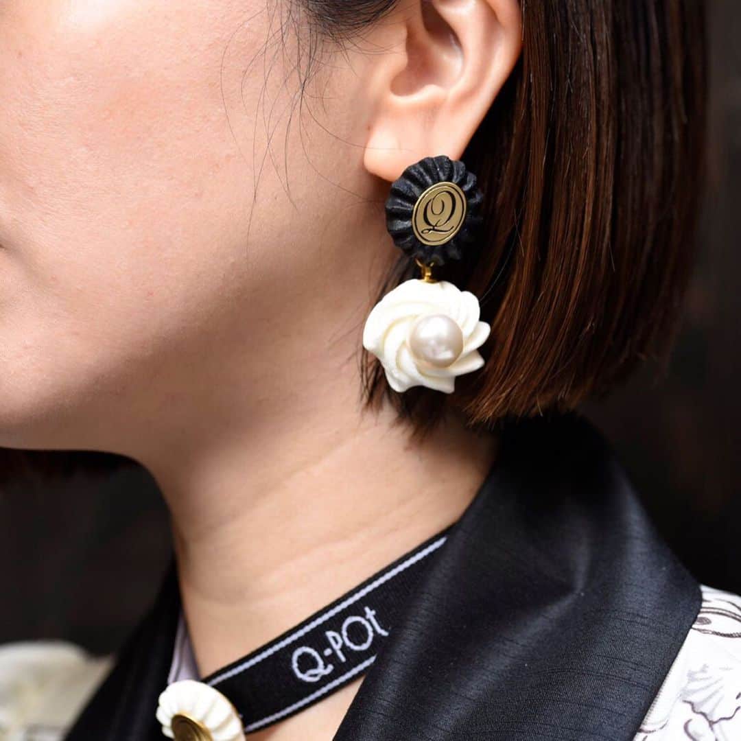のインスタグラム：「Chic but cute, simple but humorous, all needs to our style... "Whip Merengue" collection all wishes come true✨ Touch the unique texture and feel more fun. ================== ＜Q-pot. SHOP LIST＞ - Flagship store & cafe  @ Harajuku/Omotesando - Takashimaya @ Shinjuku - Solamachi @ Tokyo Skytree st. - Takashimaya @ Osaka - Lucua @ Osaka - INTERNATIONAL ONLINE  @ Shipping to overseas✈️ Always welcome you♡ ================== #qpot #qpotcafe #harajuku #ootd #handmadejewelry #madeinjapan」