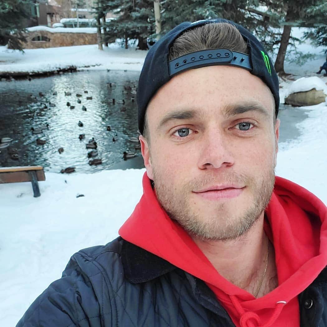 ガス・ケンワージーのインスタグラム：「I'm in Aspen and noticed that there's a park near my hotel called "Glory Hole Park." I went to investigate and it turns out there are no glory holes so I'm suing for false advertising...」