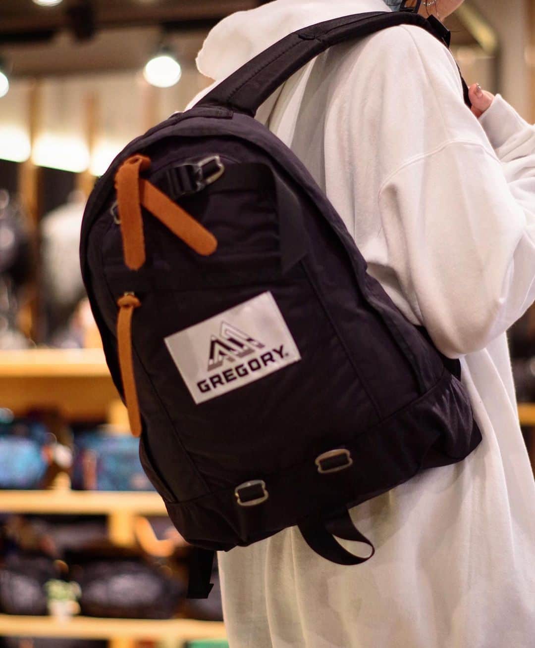 のインスタグラム：「. . . 《ReStock》 . . . 皆さんこんにちは グレゴリー原宿店です . . . 本日は再入荷のお知らせ . . 年始から発売しております ボールドが一部再入荷致しました。 . . . ビッグロゴとビッグジッパープルの アンバランスが可愛い一品 . . . 数量ですが入荷しておりますので 是非店頭にてお試しくださいませ . . . . #gregory #harajuku #gregoryharajuku #グレゴリー原宿 #restock #bold #newarrival」