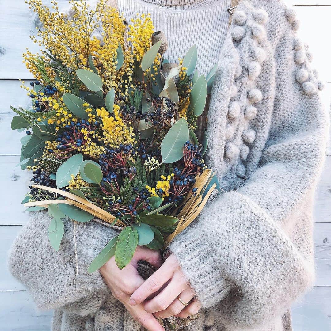 池田泉さんのインスタグラム写真 - (池田泉Instagram)「﻿ ﻿ ﻿ お花の差し入れっておしゃれ。。。﻿ それにすごく嬉しい！ありがとうございました🌿﻿ ﻿ 今週もがんばりましょう！﻿ ﻿」1月20日 11時36分 - xxizumi123xx