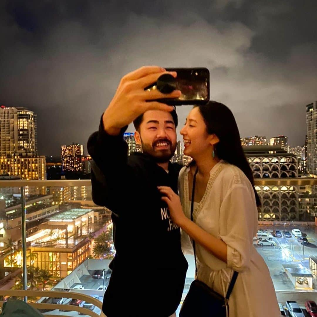 中田早保さんのインスタグラム写真 - (中田早保Instagram)「. やっと行けたSky waikiki💫 夜景が綺麗で癒された〜 たまにはこういう場所もいいね☺️ . #skywaikiki#waikiki#bar#hawaii#trip#夜景#スカイワイキキ」1月20日 11時40分 - saho_02