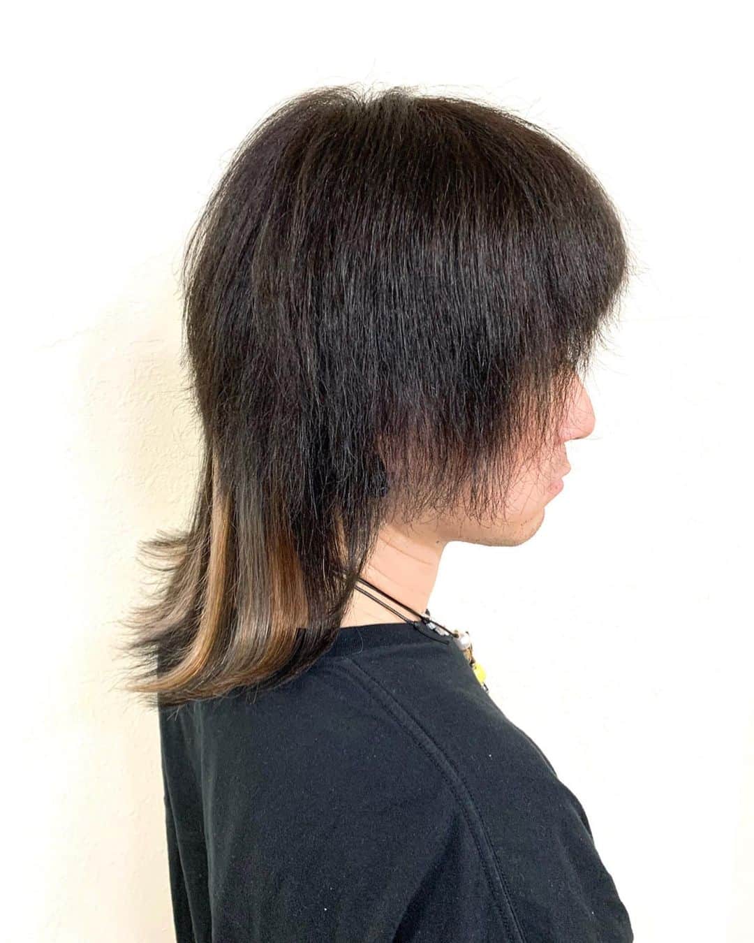 salon PRATiNO(サロンプラチノ)のインスタグラム：「. 🐺🖤ウルフヘア🐺🖤. . マッシュヘアに襟足だけシールエクステを つけて 今流行りのウルフスタイルに💫 シールエクステでこんなスタイルチェンジも 出来ちゃいます👍🏾 . . 【CLAVIS PRATINO】 ◇月曜日～土曜日 11:00～20:00 ◇日曜日 11:00～18:00 ※定休日なし ※時間外はお問い合わせください。 愛知県名古屋市中区錦3-4-19石垣ビル７Ｆ ☎︎052-962-7017 . #hairstyle #hair #cornrow #braids #clavispratino #spiralperm #pratino #hairsalon #nagoya #haircolor #love #派手髪 #外国人風カラー #バレイヤージュ #グラデーション #コーンロウ #ブレイズ #スパイラルパーマ #特殊ヘア #ブラックヘア #美容室 #ヘアサロン #ヘアスタイル #ヘアカラー #クラビスプラチノ #名古屋 #栄 #錦」