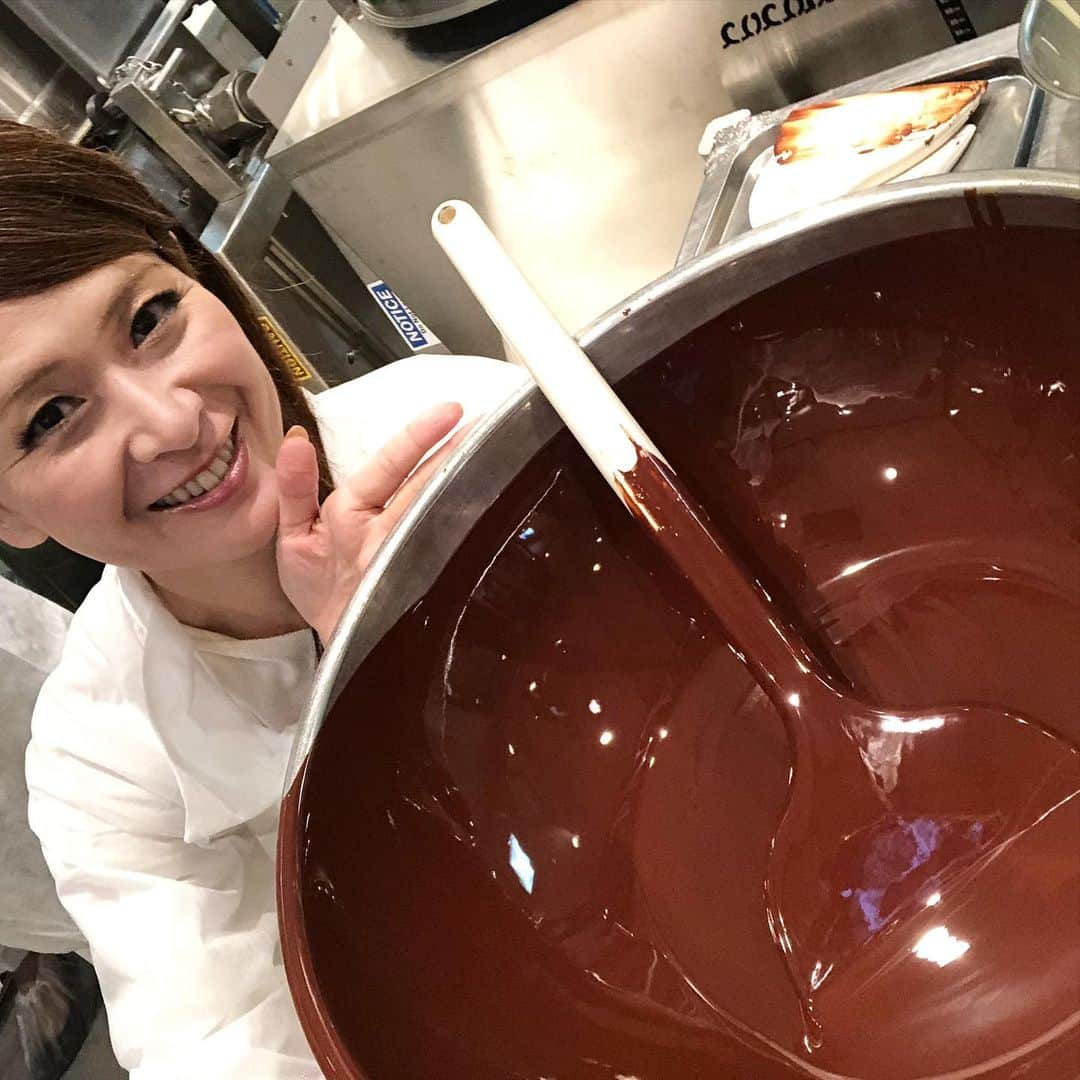 里井真由美さんのインスタグラム写真 - (里井真由美Instagram)「チョコの達人 チョコレートマスター」 ・ ⭕️名古屋エリアのチョコ情報、JR名古屋タカシマヤで開催中の「アムール・デュ・ショコラ」おすすめチョコなど〜 ・ ・ 画像はイメージ。 ・ ・ ご覧頂けると嬉しいです♡ ・ ・ #チョコレートマスター#チャント#cbcテレビ #tbs系列 #テレビ出演#テレビ出演情報#フードジャーナリスト里井真由美 #里井真由美#ありが糖運動  #アムールデュショコラ#ショコラの祭典」1月20日 11時49分 - mayumi.satoi