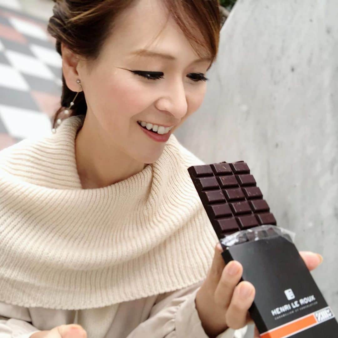 里井真由美さんのインスタグラム写真 - (里井真由美Instagram)「チョコの達人 チョコレートマスター」 ・ ⭕️名古屋エリアのチョコ情報、JR名古屋タカシマヤで開催中の「アムール・デュ・ショコラ」おすすめチョコなど〜 ・ ・ 画像はイメージ。 ・ ・ ご覧頂けると嬉しいです♡ ・ ・ #チョコレートマスター#チャント#cbcテレビ #tbs系列 #テレビ出演#テレビ出演情報#フードジャーナリスト里井真由美 #里井真由美#ありが糖運動  #アムールデュショコラ#ショコラの祭典」1月20日 11時49分 - mayumi.satoi