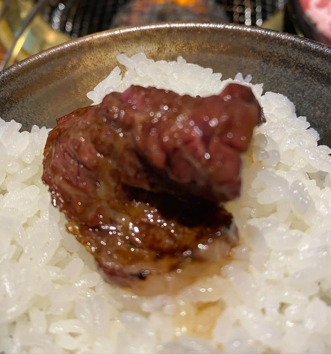 ニッチロー'さんのインスタグラム写真 - (ニッチロー'Instagram)「めっちゃ美味い焼肉ご馳走になりました❤️ 美味すぎて顔がとろけます💋  テーブルに置いてある壺には注意しないとライスをいつも以上に頼んでしまいます。  #アリラン飯店 #焼肉 #日本一の焼肉の街生まれ #焼肉大使 #ニッチロー' #ニックロー #ニッチ飯 #yakiniku」1月20日 11時50分 - nicchiro5.1