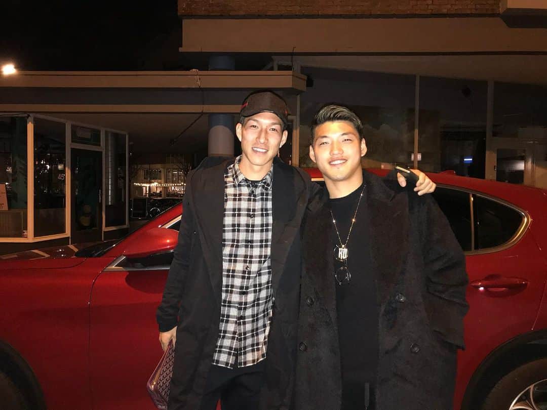 小林祐希のインスタグラム：「久しぶりに色んな話が出来て楽しい時間だった。 この若さでポジション争いも激しいビッグクラブで戦ってるのは本当に凄い。 刺激になったよ。 #小林祐希 #堂安律」