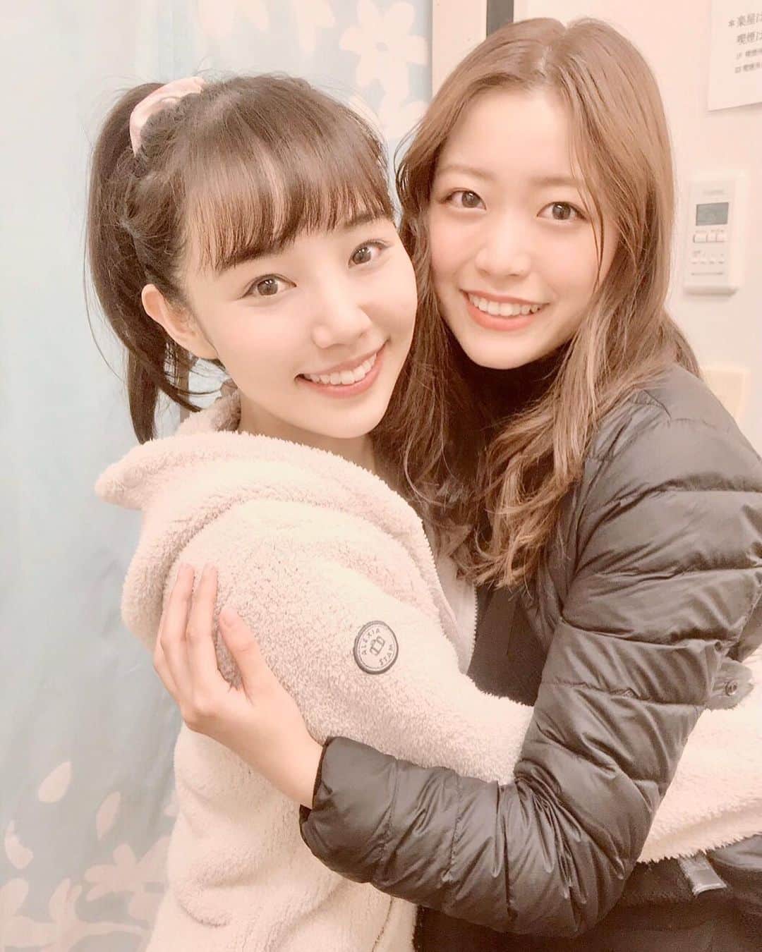 咲妃みゆのインスタグラム：「可愛い可愛い愛夏ちゃん…✨﻿ 観に来てくださいましたー！﻿ ﻿ と〜っても愛くるしい愛夏を前に、どうしようもなく顔が綻ぶ私。。。😂💕﻿ ﻿ 愛夏の心の美しさとひたむきに努力を重ねる姿に、私はいつも感激するばかりです🥺✨✨✨﻿ ﻿ 頑張り屋さんの愛夏が＂輝く心を持ち続け、夢を叶えられますように。虹色のシャボン玉をいーーーっぱいとばせますように…🌈✨＂﻿ ﻿ #林愛夏 ちゃん❤️﻿ #愛夏の歌声は最高デス 😍‼️﻿ #また聴きたいなぁ…﻿ ﻿ #シャボン玉とんだ宇宙までとんだ﻿」