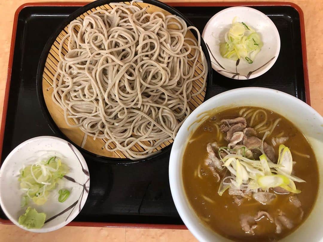 のインスタグラム：「. 国会開会日はバタバタです  お昼は隙をついて  #衆議院 の食堂#日豊庵 にて  #カレーそば #もりそば のセット  午後も、宜しくお願い申し上げます！  #井林ふらり #国会らいふ」