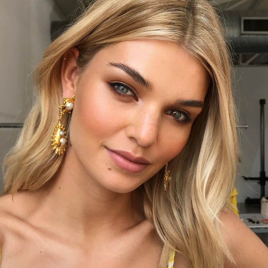 Ania Milczarczykのインスタグラム：「Beautiful @luisahartema_ (look closely, half of one of her eye is blue / brown, I was so obsessed with it) from a shoot with my loves at @sheikeandco」