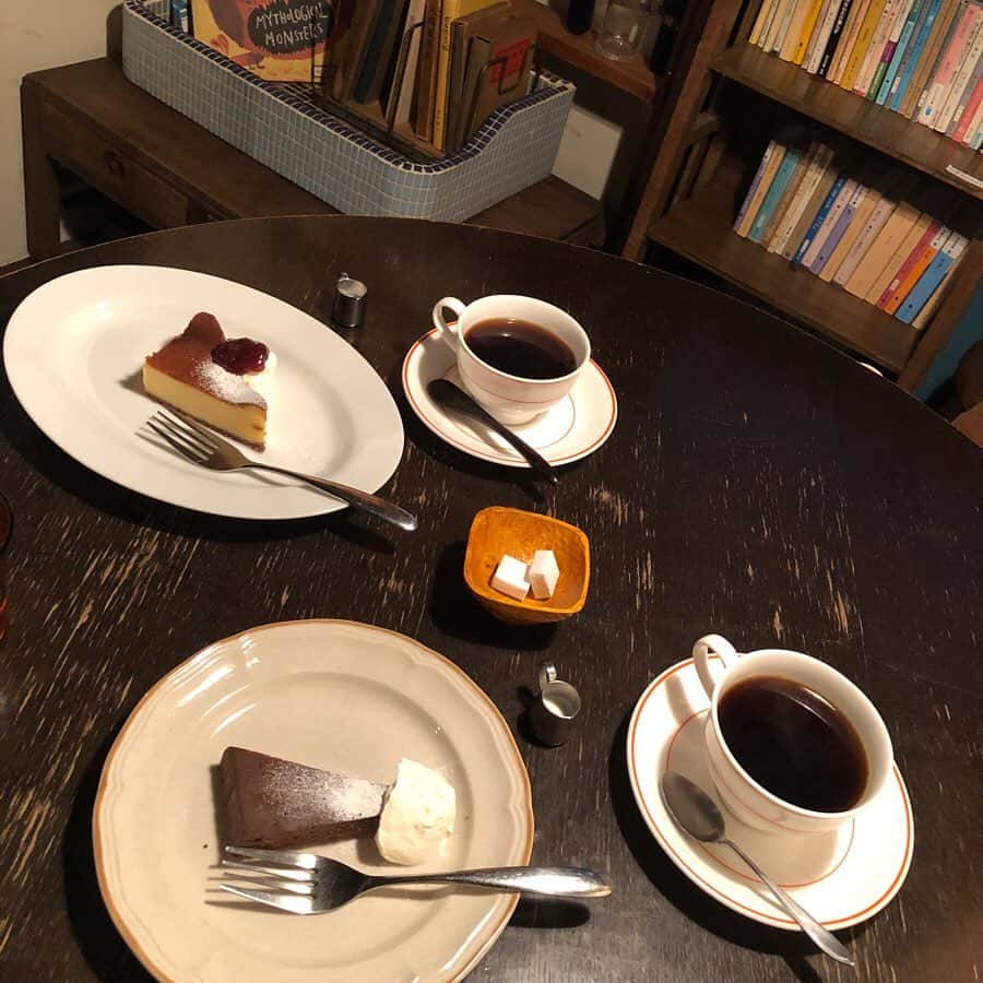 橘二葉さんのインスタグラム写真 - (橘二葉Instagram)「【Granarys Coffee Stand】 すごく落ち着いているカフェやからさきちゃんと沢山お話しした〜 話し込みすぎたかもね🤭 ・ ・ #cafe #cake #coffee #tokyo #japan #food #sweets #カフェ #東京カフェ #北千住カフェ」1月20日 12時47分 - futaba_tachibana_tpd