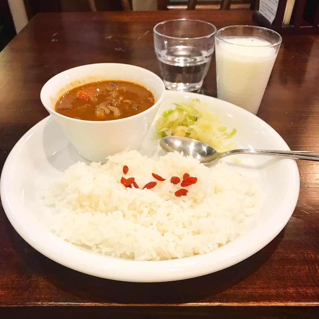 畑中葉子さんのインスタグラム写真 - (畑中葉子Instagram)「薬膳定番カレー😋💕 ディデアン・門前仲町 ・ ・ お水じゃなくて白湯🥰 ・ ・ #カレー #カレーライス #薬膳カレー  #生ケフィアドリンク #ディデアン #門前仲町 #毎日カレーが食べたい #yhcurry」1月20日 13時02分 - hatanaka_yoko