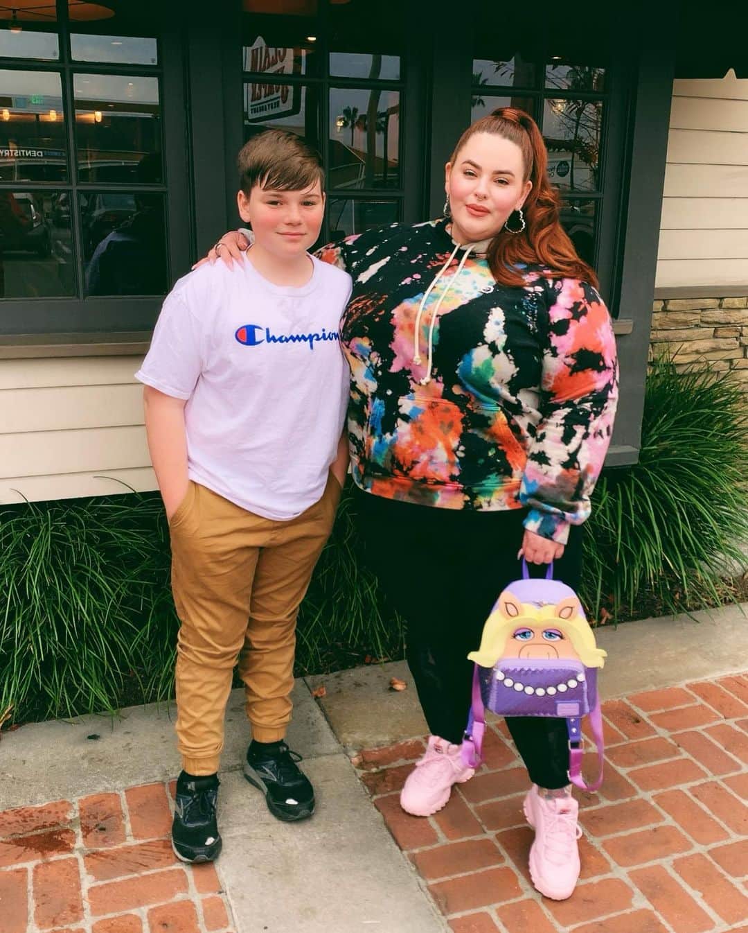 テス・ホリデーさんのインスタグラム写真 - (テス・ホリデーInstagram)「Today we celebrated my oldest son’s 14th birthday & I’m more aware than ever of how quickly he is growing up 😭 Losing one of my dearest friends & my grandfather in the span of a month has made my tender ♋️ heart eager to spend as much time loving my boys as possible. Rylee has always been an observer, taking in the world on his terms, & when he says something it’s really witty & funny or thoughtful. He loves music, history, his little brother, fried chicken & rolling his eyes (same tbh). Being his mom is the best gift I’ve been given & the most stressful! 🤣🥵 Happy Birthday bubba, thanks for teaching me how to do this whole parenting thing & more importantly for being born on @dollyparton’s birthday! 💖🙏🏻」1月20日 13時00分 - tessholliday