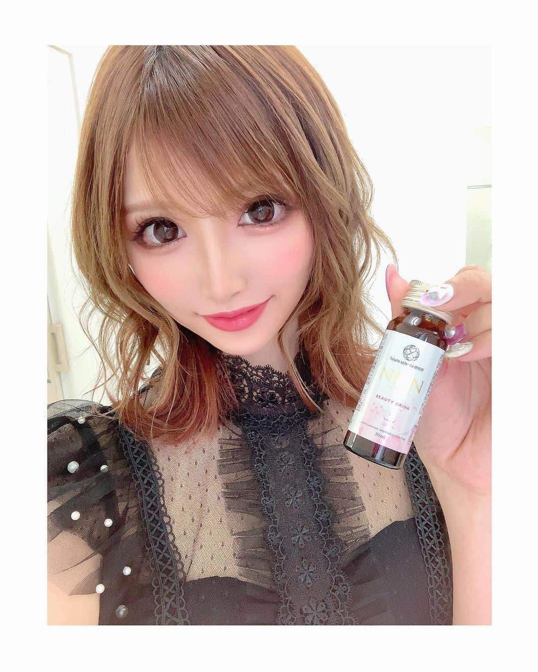 桜咲乃愛さんのインスタグラム写真 - (桜咲乃愛Instagram)「友達に教えて貰ったコラーゲンドリンク届いた🥰💓✨ ピーチと薔薇みたいな香りしてて少しトロッとしてて美味しい🥰💕 サプリとか壊滅的に続かないけどドリンクとかゼリーとかは美味しければ続くしめっちゃ良き✨  お店でもプラセンタドリンク飲んでるよ😜💓🥂 #bebecel #炭酸パック#ホワイトパック　#美白美肌 #beautydrink」1月20日 13時14分 - noasama1101