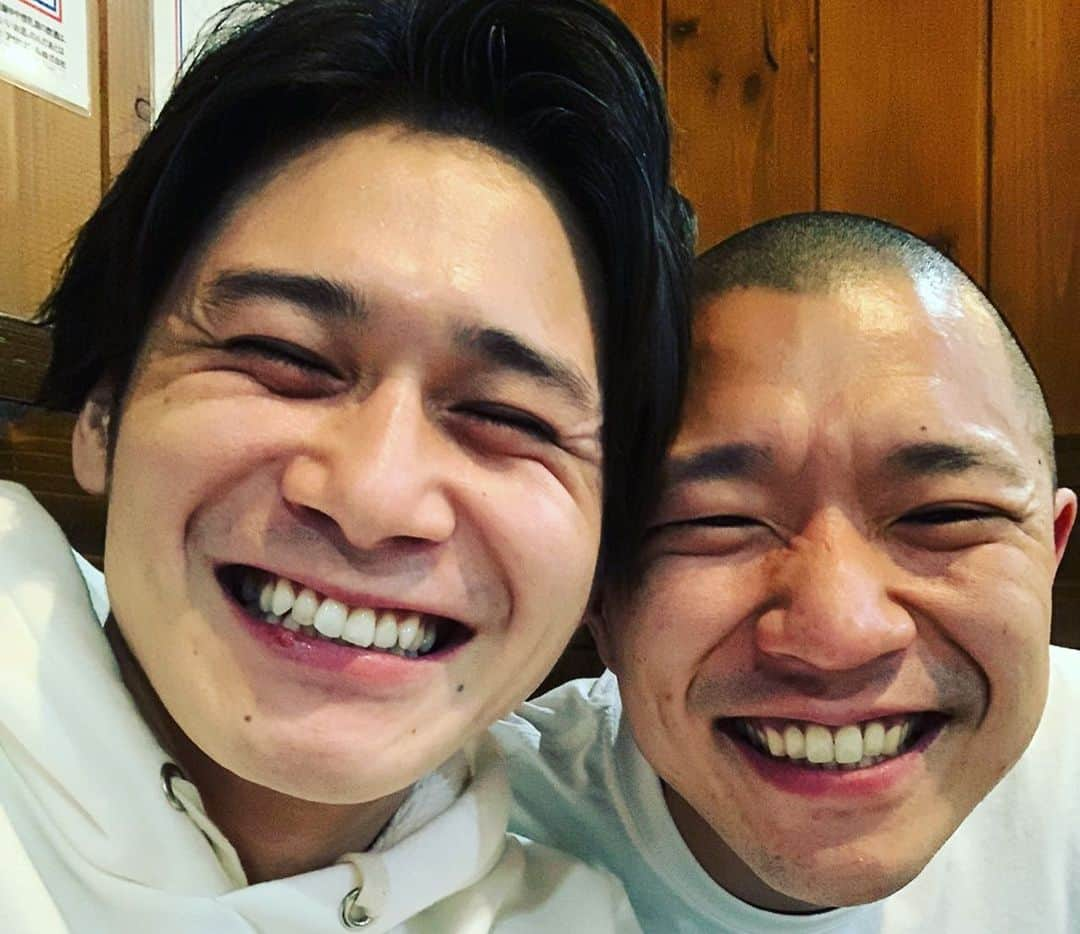 今井将人さんのインスタグラム写真 - (今井将人Instagram)「ヒガシのド根性単独、ありがとうございました！ たくさんのお客さん、たくさんのバルーン、ありがとうございました！ ブリッジの照明の歌に出ていただき、コーナーＭＣをして下さった瀬戸さん、ありがとうございました！ 可愛いポスターをデザインして下さったイラストレーターの木村耕太郎さん、ありがとうございました！ 毎回最高のOPVを作ってくれる笠谷、ありがとう！ 一緒にやってくれたスタッフさん、ありがとうございました！ 単独終わってから一緒に鍋食べた多田さん、ありがとうございました！ 、 以上、感謝の嵐でした！ #ヒガシ逢ウサカ  #ヒガシのド根性単独 、 次回、ヒガシのド根性単独２は 2月21日21:00〜 よしもと漫才劇場 チケット1200円です！ チケット欲しい方、連絡お待ちしてます！」1月20日 13時15分 - imairai8