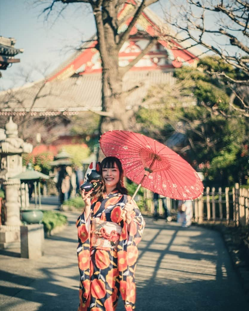 コトリッチのインスタグラム：「笑う門には ふくきたる . . あなたがいるだけで 私は笑っていられるのです  Photo @uchicomix  #着物　#浅草　#おしゃんぽ」