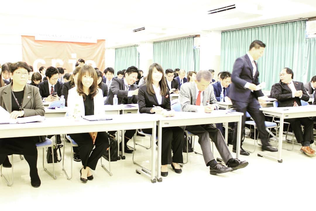 crie style クリエすずき建設のインスタグラム：「先日の1/18(土) 2020年度 株式会社クリエすずき建設 方針発表会の模様です。  ご参加いただきました皆さまに、心よりお礼申しあげます。誠にありがとうございました！  真剣な眼差しと、笑顔溢れる新年決起大会。 心強い協力業者さまに恵まれ、私たちは幸せです。皆さまと一緒に、改めてより良い会社づくりを目指して参ります。 今後ともどうぞよろしくお願いいたします。  #方針発表会 #新年決起大会 #新築 #注文住宅 #平屋 #ロフト #中庭 #二世帯住宅 #店舗併用住宅 #ガレージハウス #リノベーション #リフォーム #バリアフリー #ユニバーサルデザイン #メーターモジュール #長期優良住宅 #crie_style #クリエ #楽しく人生をデザイン #クリエすずき建設 #柏スーパー流しそうめん #柏暮らしまもり隊 #柏市 #柏 #kashiwa」