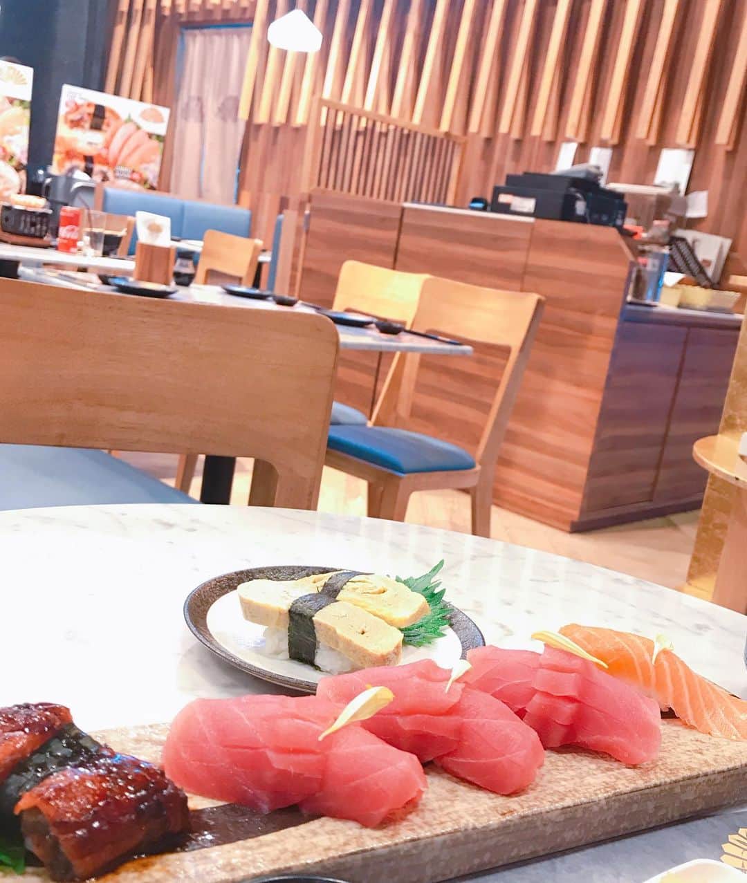 DJ MIYAさんのインスタグラム写真 - (DJ MIYAInstagram)「バンコクからやっほーにゃりーん💗(o^^o) 昨日のお昼ごはんー❤️Bangkokのお寿司屋さん SUSHI SEKIに行きましたぁ❤️ @sushisekithailand . eatigo っていうapplicationを使って50%offで予約できたよぉ❤️💗 . スマホから予約するだけなので、超簡単でした❤️ . .  Siam Paragonの5階の映画館の近くにあるラグジュアリーなSUSHI restaurant💗 まぐろや、うなぎがめっちゃ美味しくて、今まで海外で行ったお寿司屋さんで1番美味しいお寿司🍣🍣❤️に出会えましたぁー❤️ . .  #eatigo  #PR  #バンコク　#バンコクホテル　#タイ旅行 #バンコク旅行　#タビジョ　#旅好き女子　#バンコク女子旅　#バンコクホテル #ラグジュアリーホテル　#観光PR #旅インスタグラマー　#東南アジア  #海外の寿司  #バンコク寿司  #SiamParagon  #海外旅行　#トラベラー　#旅好き　#サイアム　#サイアムパラゴン　#女子旅 #南国リゾート　#今日のコーデ　#インスタグラマー　#インフルエンサー #sushiseki #sushisekithailand  #バンコクグルメ #グルメ女子」1月20日 13時31分 - dj_miya