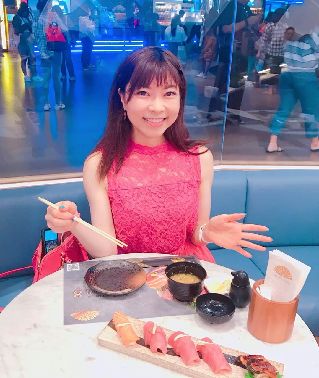 DJ MIYAさんのインスタグラム写真 - (DJ MIYAInstagram)「バンコクからやっほーにゃりーん💗(o^^o) 昨日のお昼ごはんー❤️Bangkokのお寿司屋さん SUSHI SEKIに行きましたぁ❤️ @sushisekithailand . eatigo っていうapplicationを使って50%offで予約できたよぉ❤️💗 . スマホから予約するだけなので、超簡単でした❤️ . .  Siam Paragonの5階の映画館の近くにあるラグジュアリーなSUSHI restaurant💗 まぐろや、うなぎがめっちゃ美味しくて、今まで海外で行ったお寿司屋さんで1番美味しいお寿司🍣🍣❤️に出会えましたぁー❤️ . .  #eatigo  #PR  #バンコク　#バンコクホテル　#タイ旅行 #バンコク旅行　#タビジョ　#旅好き女子　#バンコク女子旅　#バンコクホテル #ラグジュアリーホテル　#観光PR #旅インスタグラマー　#東南アジア  #海外の寿司  #バンコク寿司  #SiamParagon  #海外旅行　#トラベラー　#旅好き　#サイアム　#サイアムパラゴン　#女子旅 #南国リゾート　#今日のコーデ　#インスタグラマー　#インフルエンサー #sushiseki #sushisekithailand  #バンコクグルメ #グルメ女子」1月20日 13時31分 - dj_miya