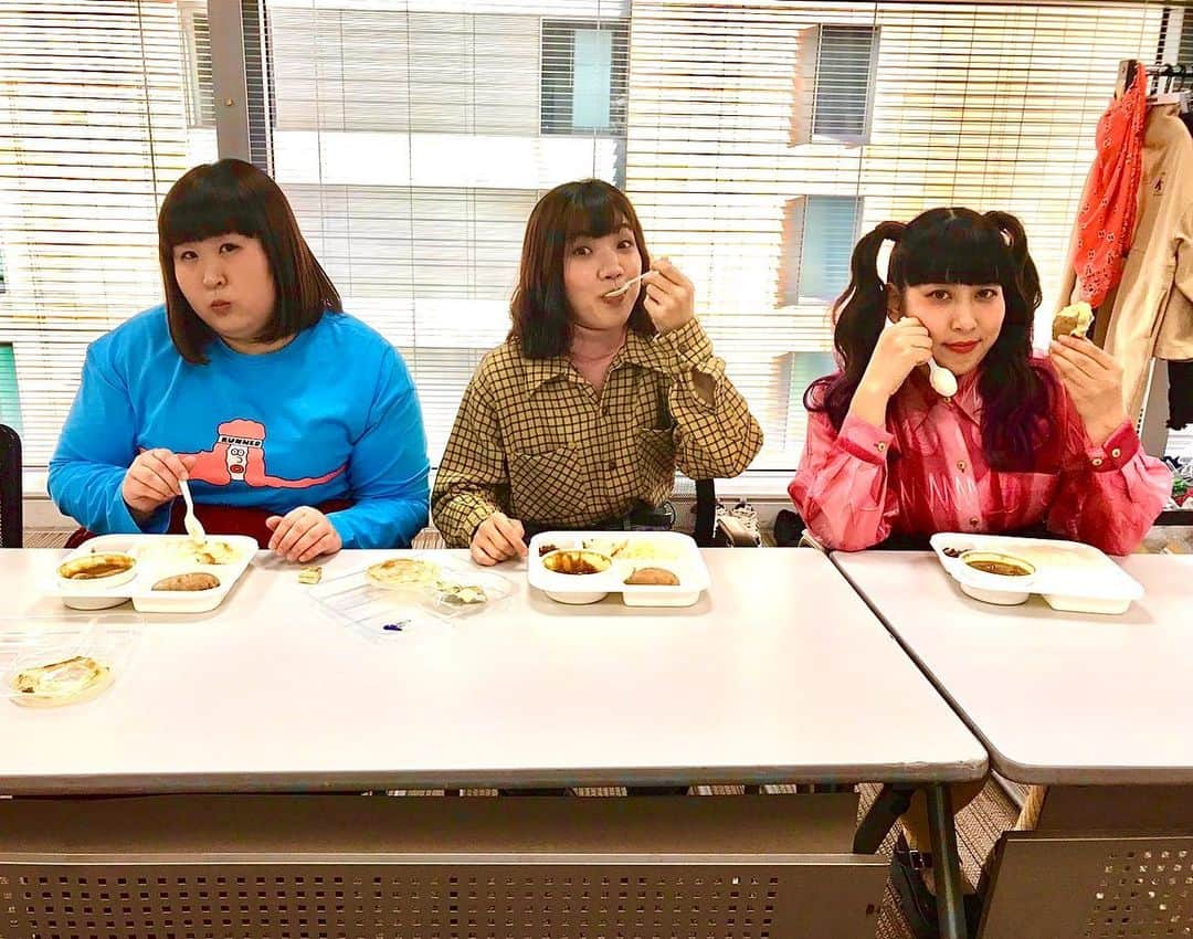 日本テレビ「今夜くらべてみました」さんのインスタグラム写真 - (日本テレビ「今夜くらべてみました」Instagram)「美味しくご飯いただきます🍛😋 .  #今夜くらべてみました #今くら .  #22日水曜よる9時 .  #後藤輝基 #SHELLY #指原莉乃 .  #‬3時のヒロイン .  #フォロワーカモーンヌ .  #フォロワーもうすぐ2万人」1月20日 13時34分 - ntv_konkura