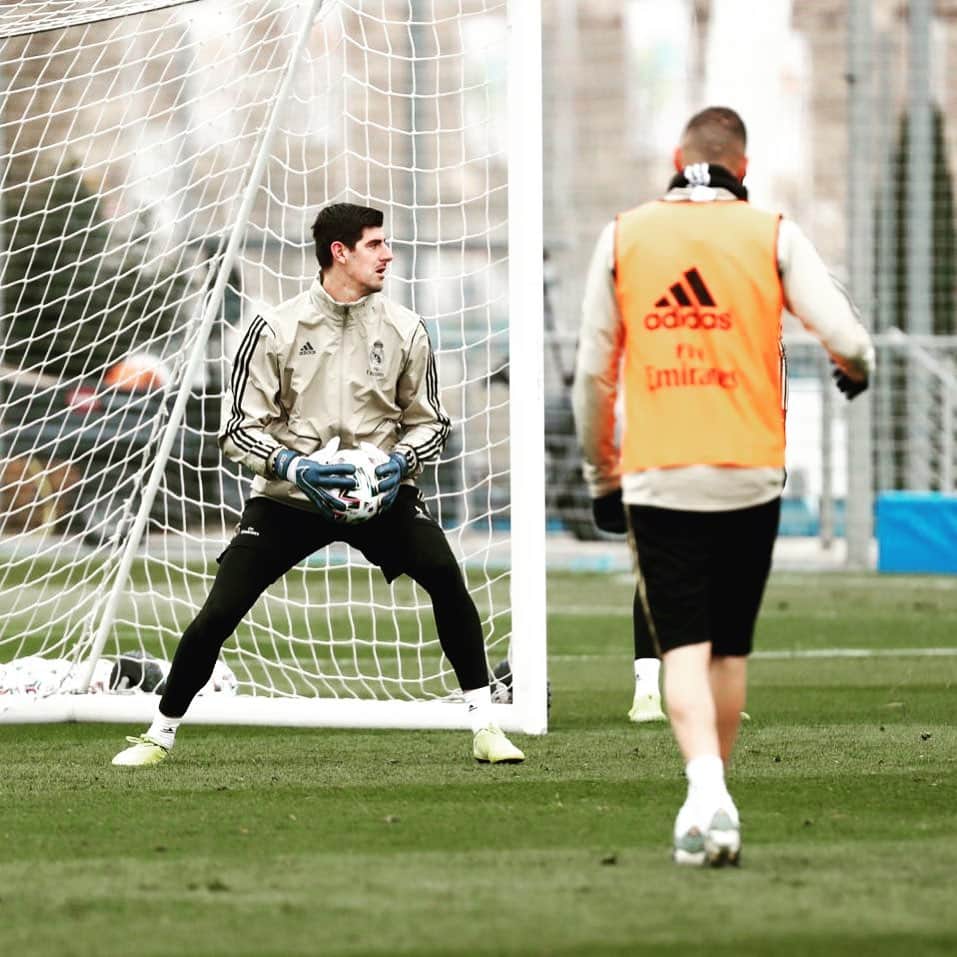 ティボ・クルトゥワのインスタグラム：「🔜 copa del rey! #HalaMadrid」