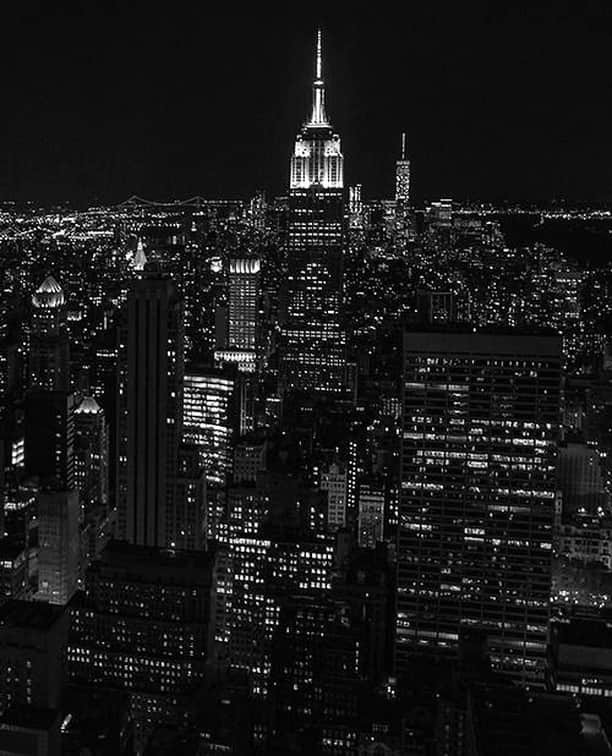 ホルストンのインスタグラム：「Bright lights, big city. Our home town of #NewYorkCity - photographer unknown」
