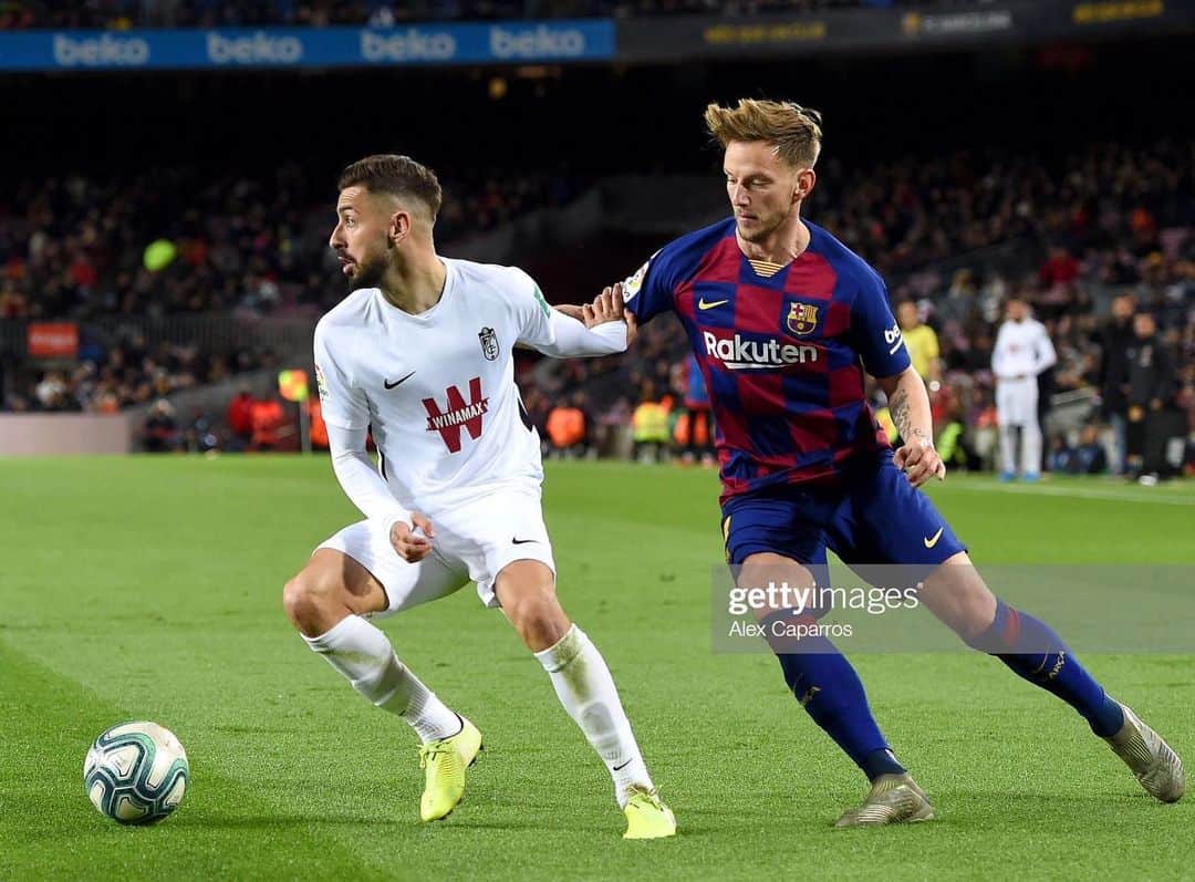 アルバロ・バディージョのインスタグラム：「Orgulloso del esfuerzo y compromiso de todo el equipo. No nos llevamos puntos, pero si otras cosas que nos ayudaran para lo que queda. Vamos Granada!!! 🔴⚪️ #BarçaGranada #Eternalucha」