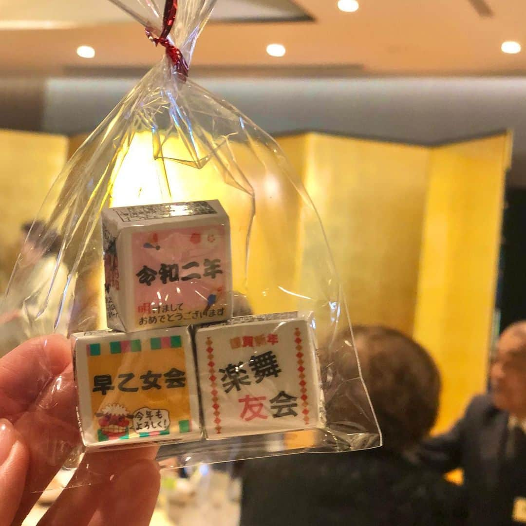 花柳まり草さんのインスタグラム写真 - (花柳まり草Instagram)「2020.1.18 【早乙女会新年会】 師匠のお稽古場の新年会。 安心の我が家…✨ 今年も宜しくお願い致します。  #新年会 #花柳眞理子 師匠 #花柳流 #日本舞踊家 #日本舞踊  #日本舞踊協会 #舞台 #芸術 #習い事 #踊り  #着物 #kimono #宝塚 #宝塚歌劇団 #宝塚og #花柳まり草 #me  #art #art_of_japan #dance #japanesedance #japanesedancer #kimono #fashion #takarazuka #love #marikusahanayagi」1月20日 23時03分 - marikusa.hanayagi