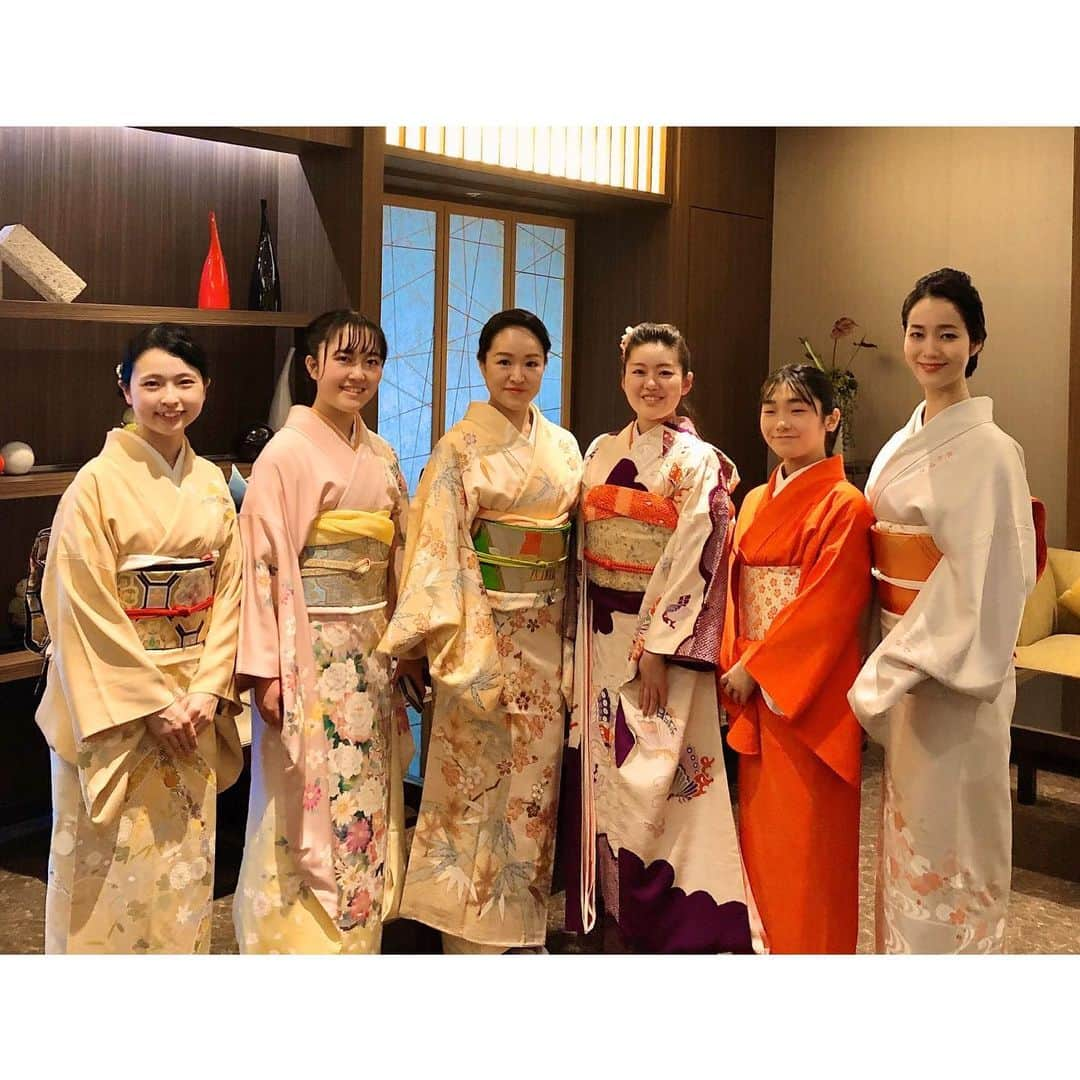 花柳まり草さんのインスタグラム写真 - (花柳まり草Instagram)「2020.1.18 【早乙女会新年会】 師匠のお稽古場の新年会。 安心の我が家…✨ 今年も宜しくお願い致します。  #新年会 #花柳眞理子 師匠 #花柳流 #日本舞踊家 #日本舞踊  #日本舞踊協会 #舞台 #芸術 #習い事 #踊り  #着物 #kimono #宝塚 #宝塚歌劇団 #宝塚og #花柳まり草 #me  #art #art_of_japan #dance #japanesedance #japanesedancer #kimono #fashion #takarazuka #love #marikusahanayagi」1月20日 23時03分 - marikusa.hanayagi