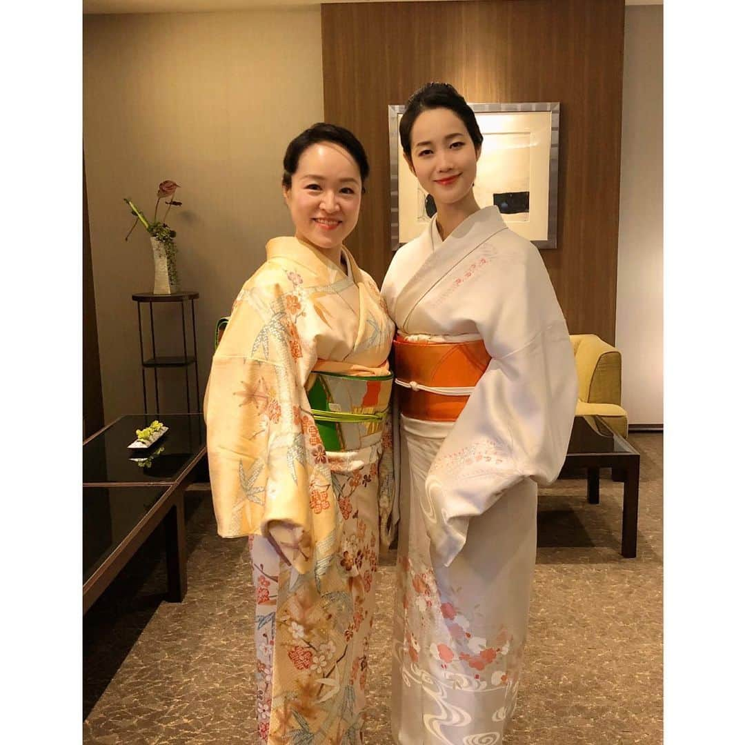 花柳まり草さんのインスタグラム写真 - (花柳まり草Instagram)「2020.1.18 【早乙女会新年会】 師匠のお稽古場の新年会。 安心の我が家…✨ 今年も宜しくお願い致します。  #新年会 #花柳眞理子 師匠 #花柳流 #日本舞踊家 #日本舞踊  #日本舞踊協会 #舞台 #芸術 #習い事 #踊り  #着物 #kimono #宝塚 #宝塚歌劇団 #宝塚og #花柳まり草 #me  #art #art_of_japan #dance #japanesedance #japanesedancer #kimono #fashion #takarazuka #love #marikusahanayagi」1月20日 23時03分 - marikusa.hanayagi